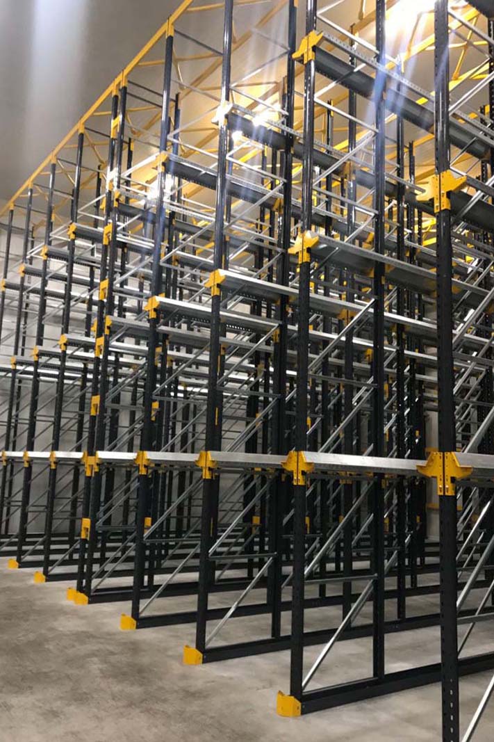 Pallet racks LAVA systems | Drive-In shelving system